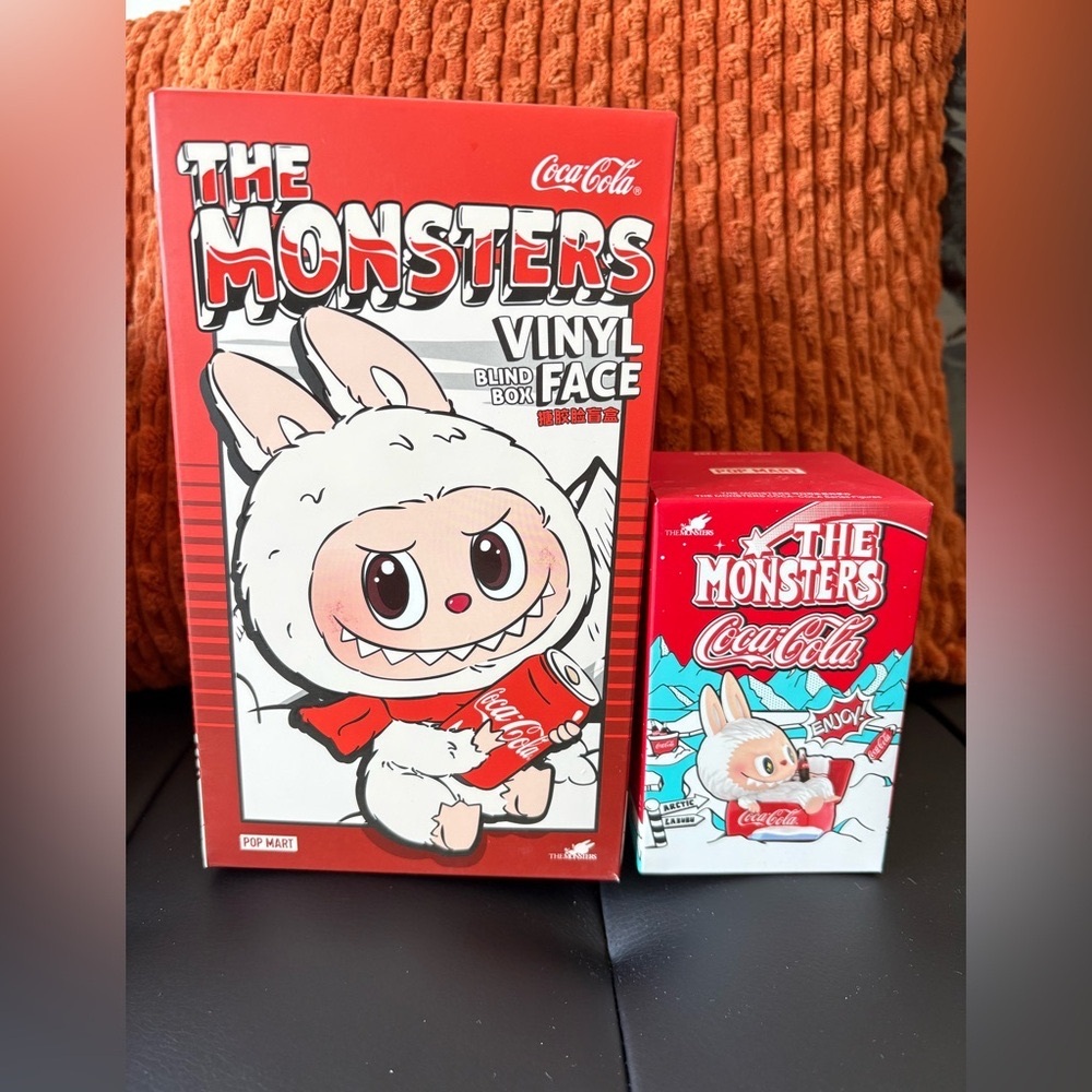 THE MONSTER COCA-COLA SERIES SURPRISE BOX Labubu plushy + Labubu figurine
